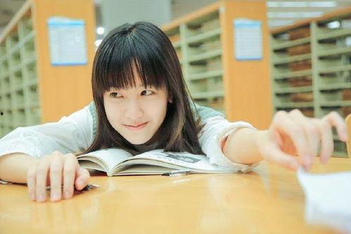 娱乐吃瓜酱现在的大学生,娱乐吃瓜酱视角下的当代大学生生活解析