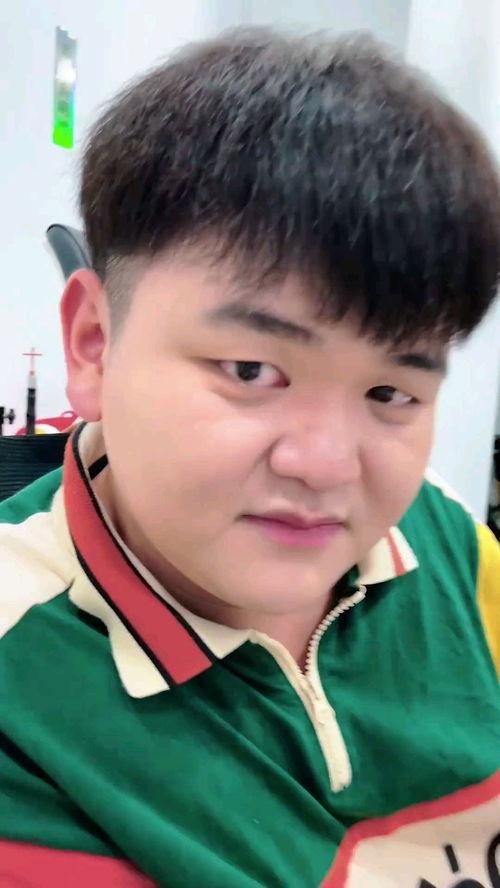 一线吃瓜娱乐圈讲了什么,从路人甲到瓜界传奇
