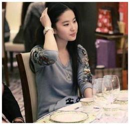 娱乐圈吃瓜博主女孩视频,揭秘娱乐圈幕后故事