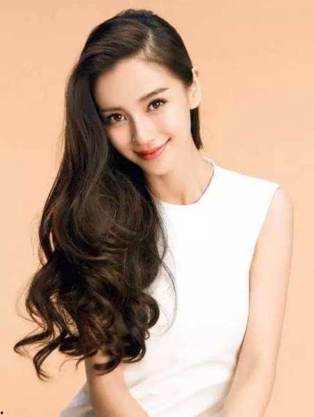 明星娱乐圈吃瓜杨颖是谁,娱乐圈的焦点人物，揭秘她的明星之路
