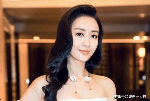 女主穿到娱乐圈吃瓜文,女主的吃瓜日常