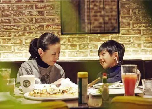 娱乐吃瓜酱教年轻人做事,娱乐吃瓜酱教你轻松搞定年轻人职场生存法则