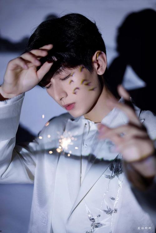 吃瓜娱乐圈成毅是谁的徒弟,揭秘娱乐圈新秀吃瓜背后的故事