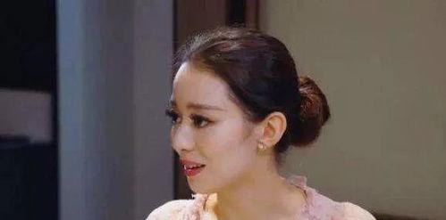 奶奶拿油烫人娱乐吃瓜酱,吃瓜酱见证家庭欢乐时光